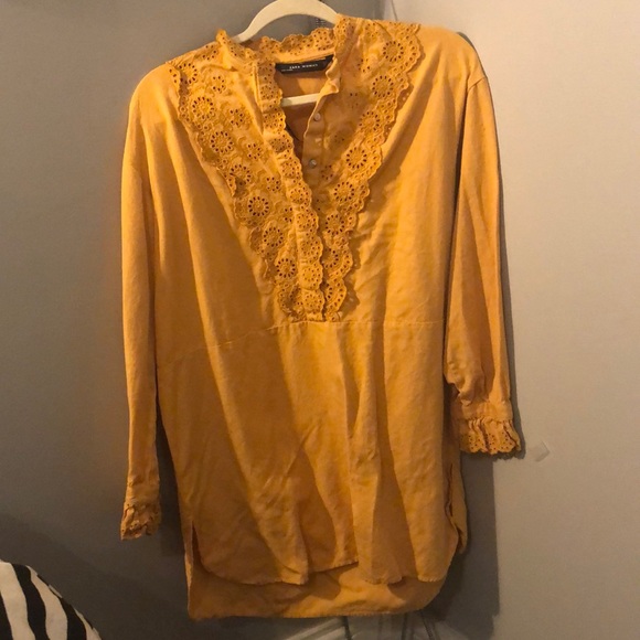Mustard color dress with lace-like detail - Picture 1 of 1